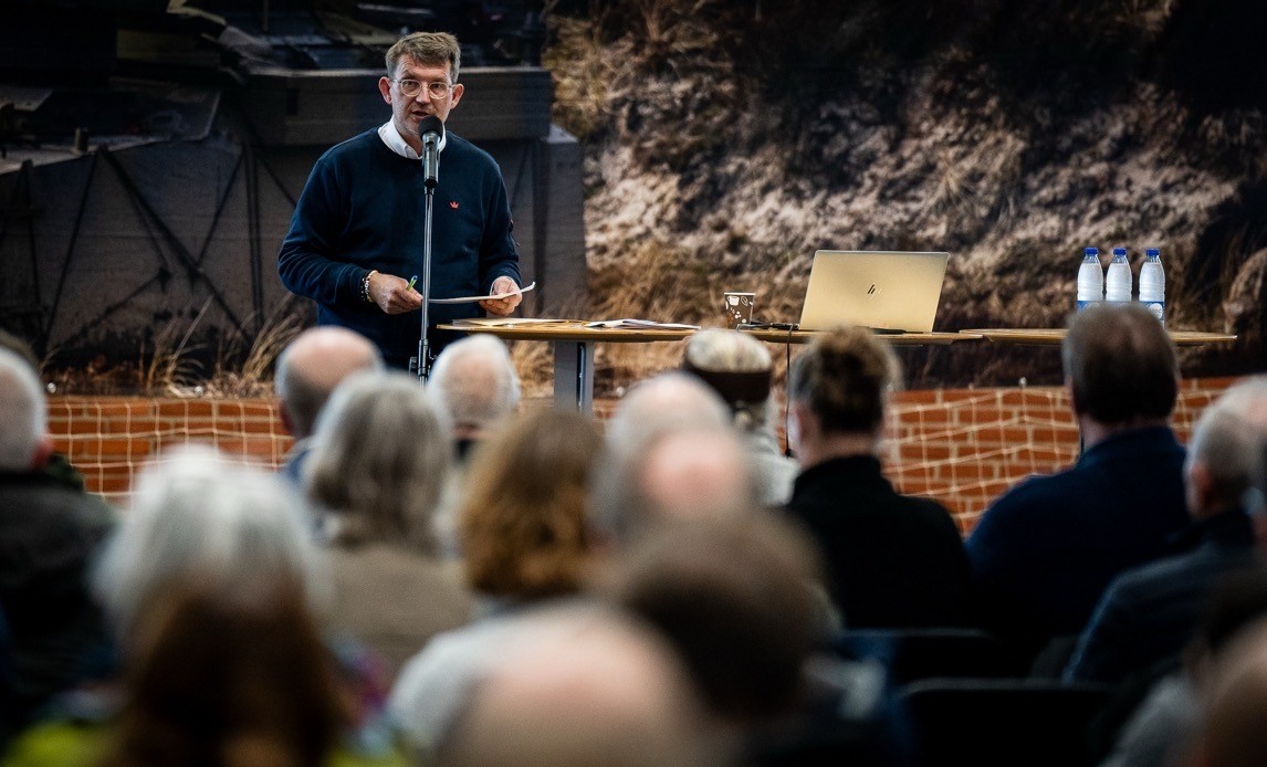 Forsvarsminister Troels Lund Poulsen til borgermøde i Elling den 3. november 2025
