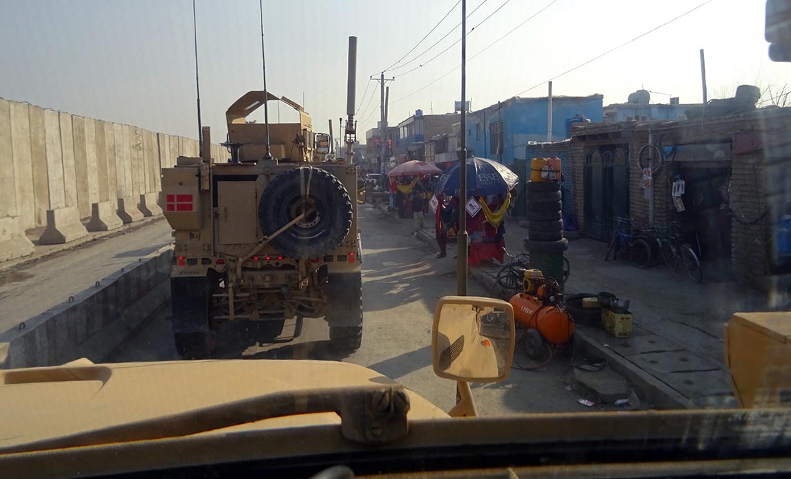 Det danske sikrings- og eskortebidrag på patrulje i Kabul.