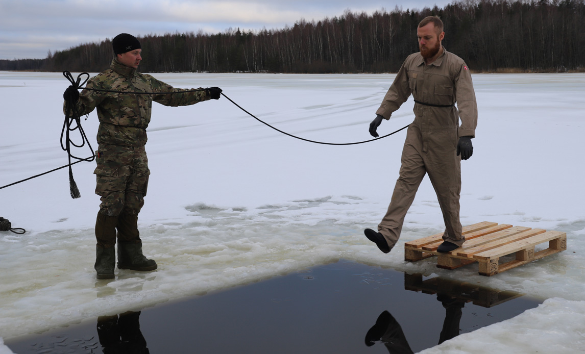 De danske soldater i Tapa har været på vintertræningsøvelse for at lære at overleve alene udendørs i den til tider hårde estiske vinter.