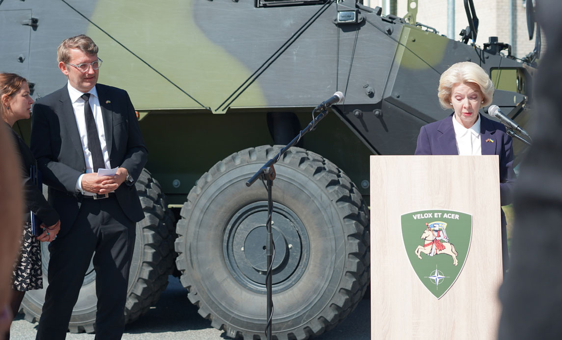 Fg. forsvarsminister Troels Lund Poulsen har sammen med Letlands forsvarsminister, Ināra Mūrniece
