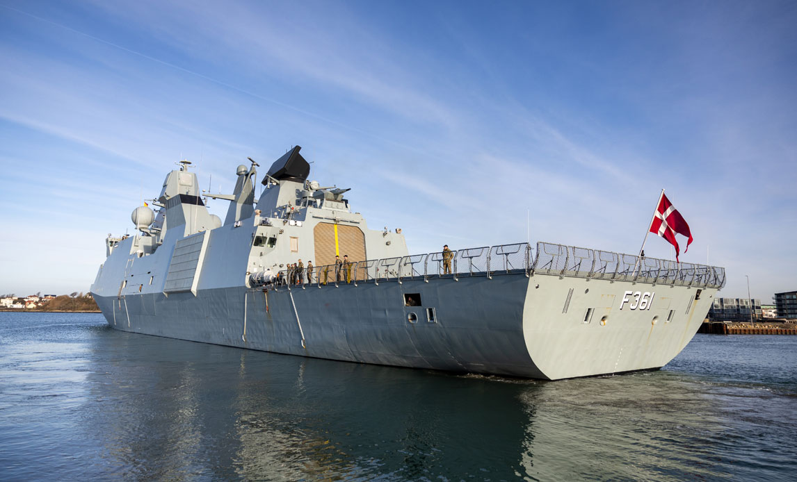 Fregatten Iver Huitfeldt afsejler fra Korsør. Fregatten er Danmarks bidrag til at styrke den maritime sikkerhed i Det Røde Hav og Adenbugten