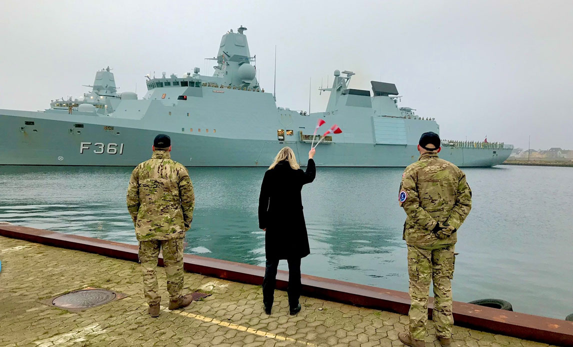 I dag ankom fregatten Iver Huitfeldt til Danmark efter en fire måneder lang udsendelse til Hormuz-strædet. Forsvarsminister Trine Bramsen tog imod besætningen på kajen i Korsør.