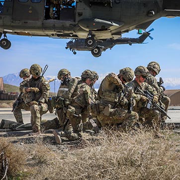 De danske soldater i Afghanistan har været på skydebanen i et større øvelsesterræn uden for hovedstaden Kabul.