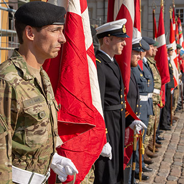 Foto fra den officielle parade på Flagdag for Danmarks udsendte 5. september 2018 på Thorvaldsens Plads.