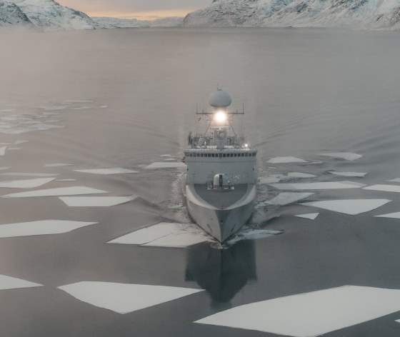 De unge grønlændere får mundering på den første dag af Arktisk Basisuddannelse